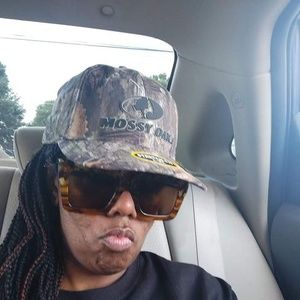 Meet your Posher, Monique